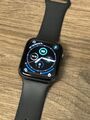 Apple Watch Series 5 44mm Space Grau Aluminiumgehäuse mit Silikon Sportarmband