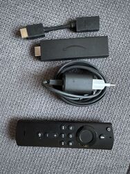 Amazon Fire TV Stick 4K 1. Generation Ultra HD mit Alexa Sprachfernbedienung