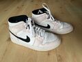 TOP Original Nike Air Jordan 1 Mid Light Violet/black/white Gr. 40, UK 6, US 8,5