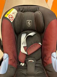 Babyschale: Cybex Aton M i-Size Ferrari Victory Black + Cybex Base M Isofix