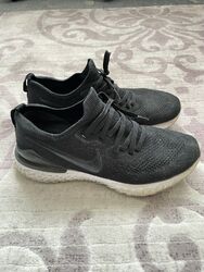 Nike Schuhe 41