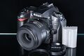 Nikon D90 digitale 12,3-MP-Spiegelreflexkamera mit DX AF-S Micro NIKKOR 40 mm...