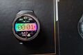 Huawei Watch GT 2e mit  Nylon-Stretch Armband grau und Silikon-Armband schwarz