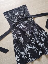 Schickes  Damen  Carmen Kleid    Gr. 36  S  Schwarz Weiß mit Blumen