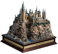 Harry Potter Hogwarts Castle With Schule statue Diorama Noble Collection NN7074