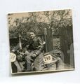 altes Foto Mann mit Motorrad 1950er, 5x5cm