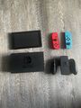 Nintendo Switch 2022 Edition 32GB Spielkonsole - Neon-Rot/Neon-Blau (10010738)