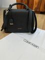 Calvin Klein Handtasche schwarz Crossbody 30 x 22 cm Leder Bag mit Schultergurt