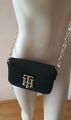 tommy hilfiger tasche Kette Gold Crossbody Logo Klappschließe Krokooptik Schwarz