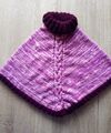 Zuckersüßer Poncho mit Rollkragen,  Wolle handgestrickt 