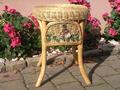 " Nostalgiehocker mit Blumen Rosen Bouquet verziert Design Rattan Hocker Fußbank