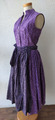 Lila-violett-weiß kariertes, hochgeschlossenes Dirndl Größe ca. 34/36