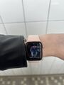 Apple Watch SE 40mm Goldton Aluminiumgehäuse mit Sandrosa Sportarmband - Regular