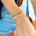 Jayah Schmuck Gold und Perle Herz Charm Perlenarmband Stapel