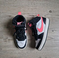 NIKE High Top Sneaker Court Borough Mid 2 Gr. 37,5 schwarz/weiß/pink Turnschuhe