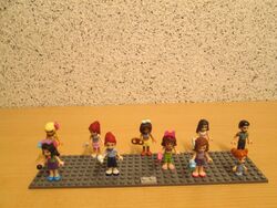 LEGO Friends Figuren 10 Stück mit Kopfbedeckung und Zubehör Puppen MIX *E209*