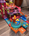 VTech Tut Tut Babyflitzer Parkgarage Parkhaus +4 Autos +Flughafen Musik Licht