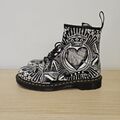 Dr. Martens 1460 Egret Spielkarten Tattoo weiß Leder seltene Stiefeletten UK 9,5