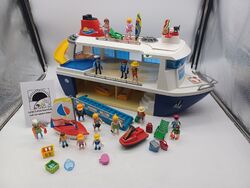 Playmobil / großes Kreuzfahrschiff mit Figuren und Zubehör