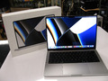 Apple MacBook Pro 14" (2021) - M1 Pro - 1TB SSD - 16GB RAM - A2442 - Silber