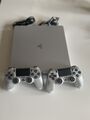 Sony Playstation 4 Slim in Silber, 500GB inkl. 2 Controller 