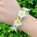 Frangipani Blüten Armband Handarbeit dehnbar Holz Perlen Blumen Design weiß B175