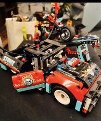 LEGO TECHNIC: Stunt-Show mit Truck und Motorrad (42106)