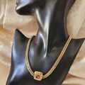 Collier Vintage Monet 80's Métal Doré Strass Fushia Ras De Cou 41 Cm