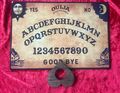 Holz Ouija Brettspiel & Planchette Anleitung gruselig bizarres Geschenk