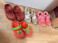 4 Paar Kinderschuhe – Sneaker, Ballerinas, Crocs & Clogs