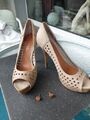 Dam=en schuhe vun Guess gr 36 leder beige  gebraucgt ca. 4 mal getragen