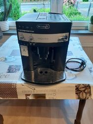 Delonghi ESAM 3000.B Magnifica  Farbe Schwarz