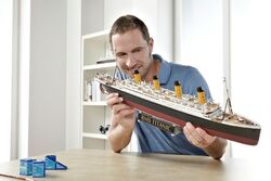 REVELL, 100 Jahre Titanic mit Lackierung zum Zusammenbauen und Bemalen, 1/400...