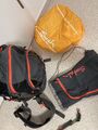 Satch Pack Schulrucksack - Set mit Zubehör: Sportbeutel und Regenschutz