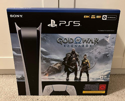 Sony PS5 Digital Edition God of War Ragnarök  Bundle 825 GB Spielekonsole - Weiß