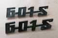 2 x Schriftzug " 601 S " Trabant Typenschild DDR Originalteil NEU - GWL