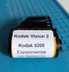 Kodak 5205 **Pack of 5** Color Vision 2 FILM ISO 200 Remjet. Tested. FREE SHIPPING IN GERMANY! 27 frames. Expired but good. 