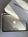 MacBook Air 13,3" 128GB/i5/1,6/4GB Paket mit Box, Ladegerät, Ohrhörern (A1466)