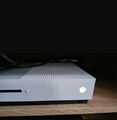 Xbox One S 500 GB + Kinect + Spiele +1x kabelgebundener Controller