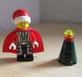 1 LEGO Minifigur – Weihnachtsmann - mit Umhang und Weihnachtsbaum