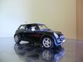 Mini Cooper Modellauto 1:18 Schwarz (weisses Dach) MAISTO 