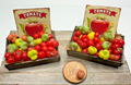 Miniladen, eine Kiste loser Tomaten, Handarbeit