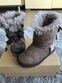 Ugg Boots Mädchen Kinder Gr. 23,5 Grau/ Taupe Bailey Bow II Rückseite Schleifen