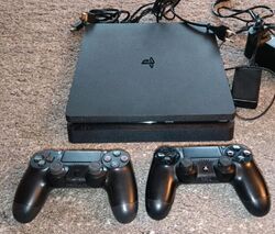 Sony PlayStation 4 Slim 1TB Spielkonsole mit 2 Dualshock Controller - Original