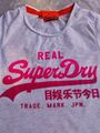 T-Shirt, Superdry, Frauen, Gr.XS, hellgrau, tailliert, pinken Schriftzug, toll