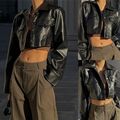 Sleek and Edgy Damen Kunstleder Crop Jacke mit coolem Knopfverschluss