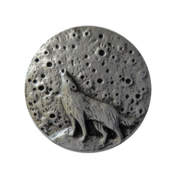 Wolf heult auf dem Mond Zinn Pin Abzeichen