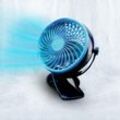 Go Fan – mobiler Mini Ventilator mit Akku – kraftvoller usb Ventilator mit 6h Laufzeit – flexibler Tischventilator zum Aufstellen oder Klemmen –