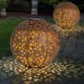 Solarleuchte für Außen Kugel Solar Gartendeko Solarlampe rost Erdspieß, Blumen Dekorstanzungen, Metall, led warmweiß, d 20 cm, 2er Set