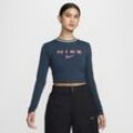 Nike Sportswear Chill Knit schmales, verkürztes Longsleeve mit Grafik (Damen) - Blau